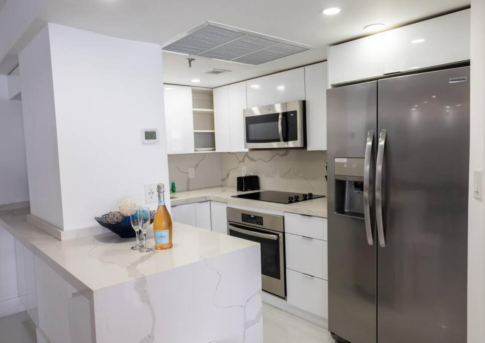 3 Bedroom Apt Ocean-Front Resort The Alexander Miami Beach Buitenkant foto